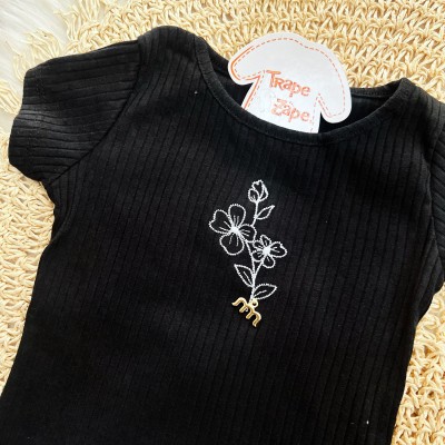  Conj. Blusa Canelada e Short Saia Balonê Floral com Cinto - Preto